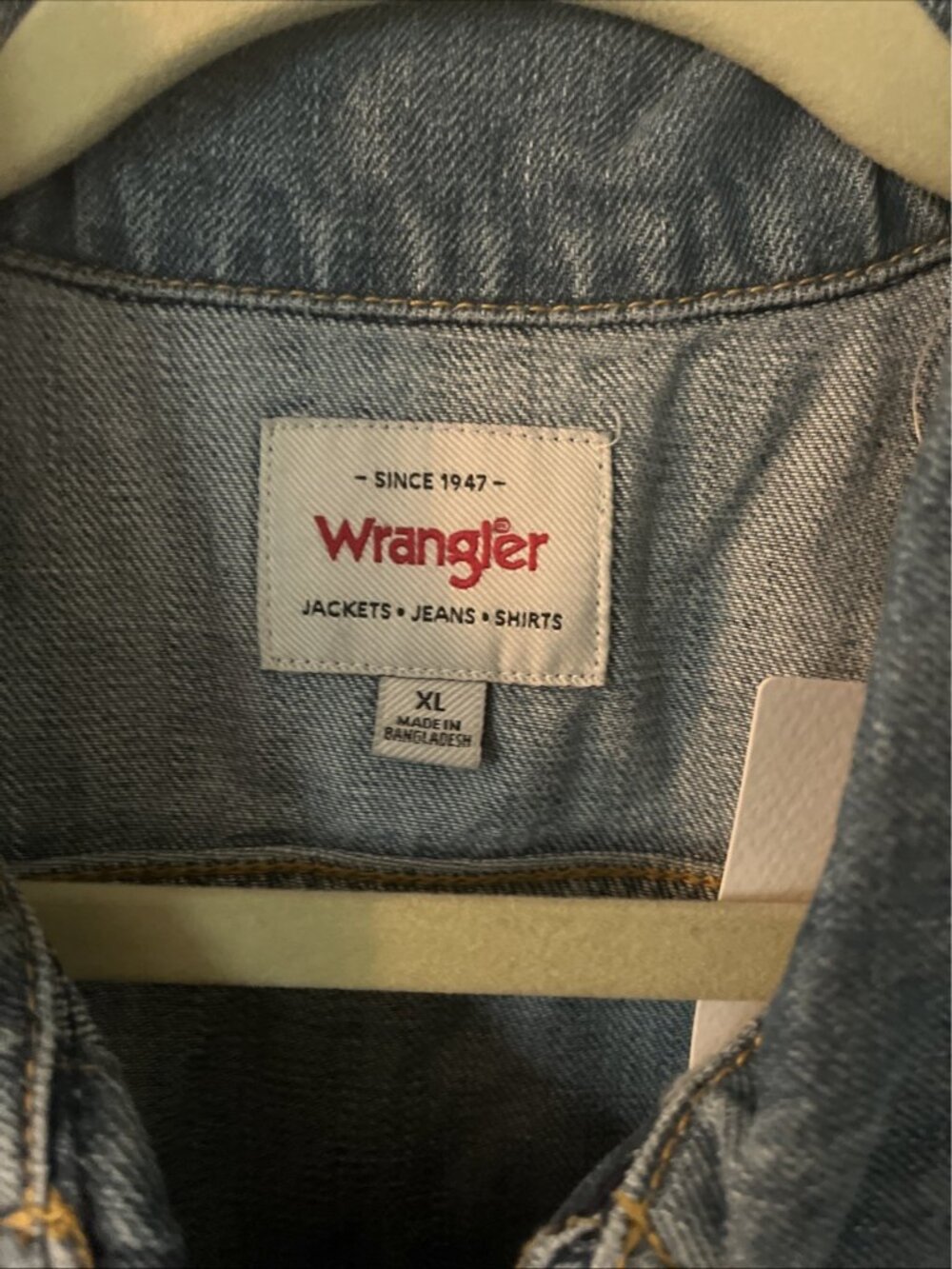 Women’s NWT Wrangler XL Denim Jean Jacket Medium Wash - Picture 3 of 8